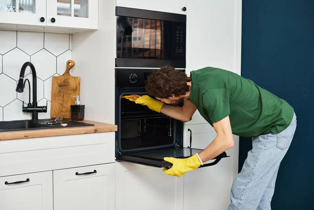 راهکارهای افزایش عمر تجهیزات برقی خانگی تمیزکاری و نگهداری منظم لوازم خانگی