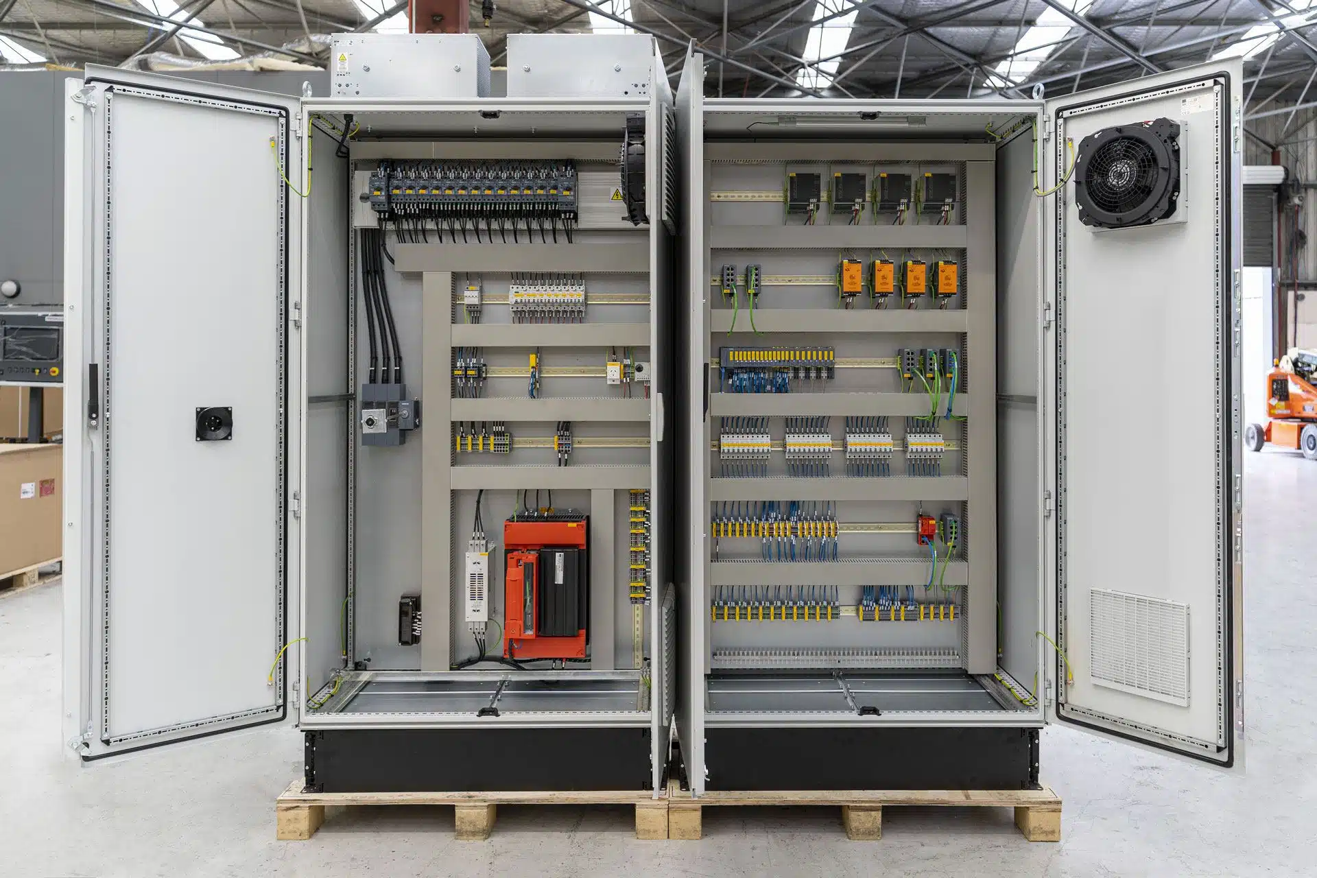 ساخت تابلو برق سفارشی ساخت تابلو برق سفارشی